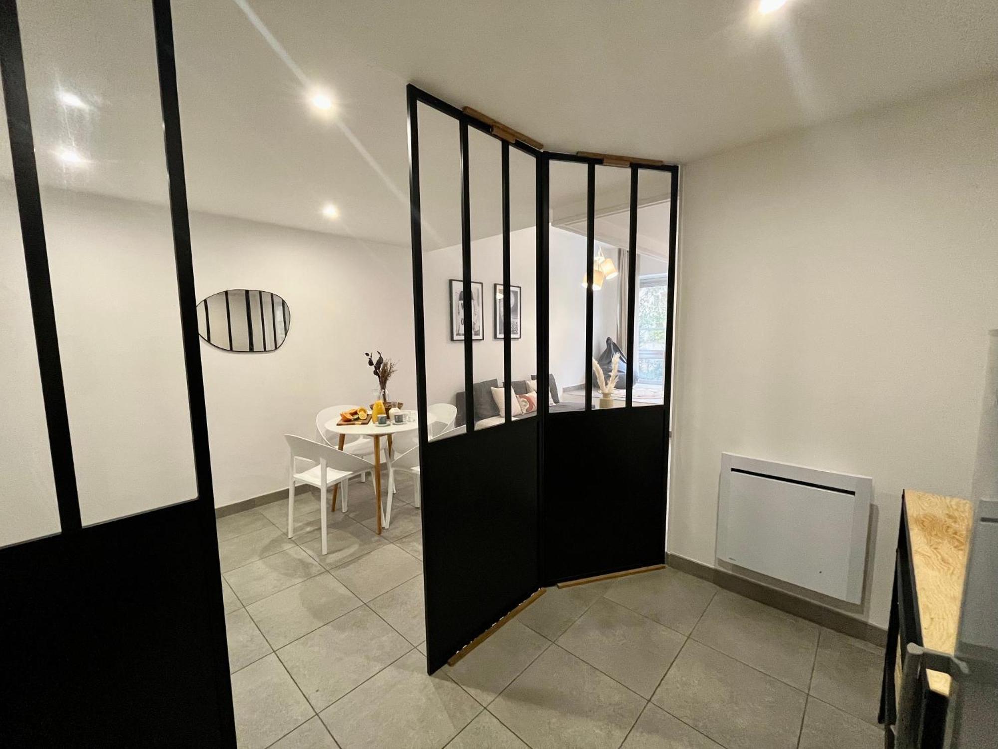 Suite Danbury ลียง ภายนอก รูปภาพ