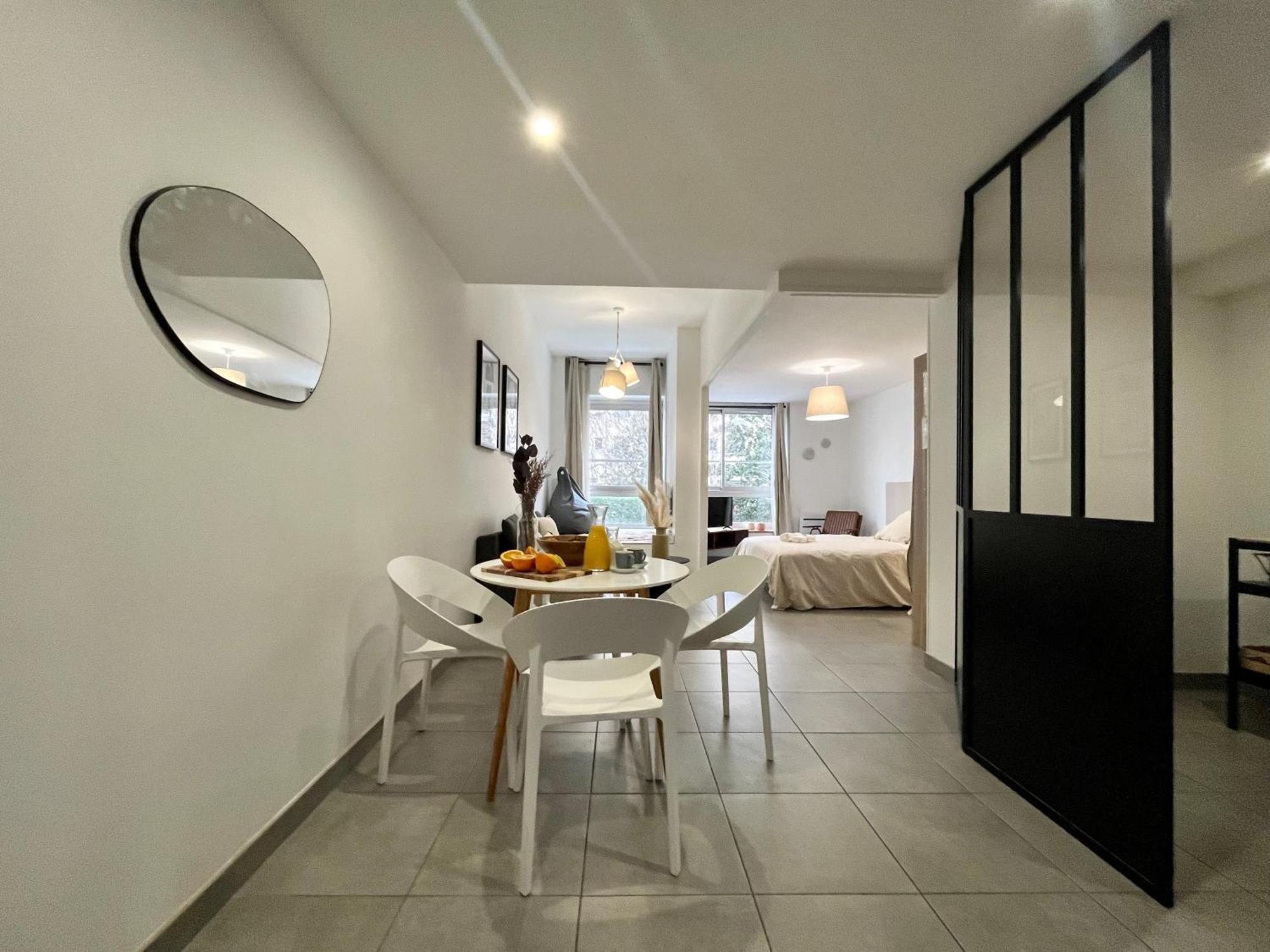 Suite Danbury ลียง ภายนอก รูปภาพ