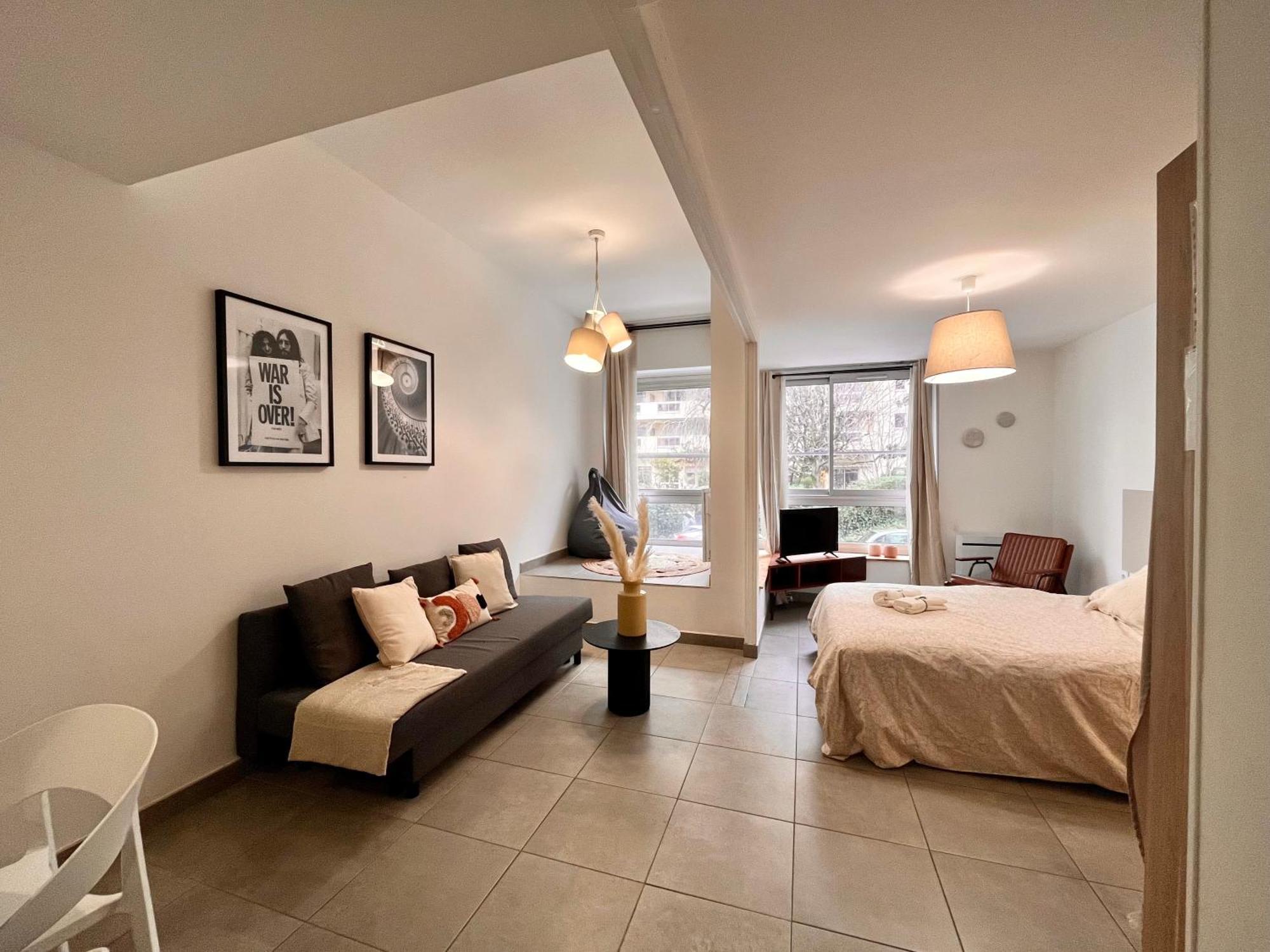 Suite Danbury ลียง ภายนอก รูปภาพ